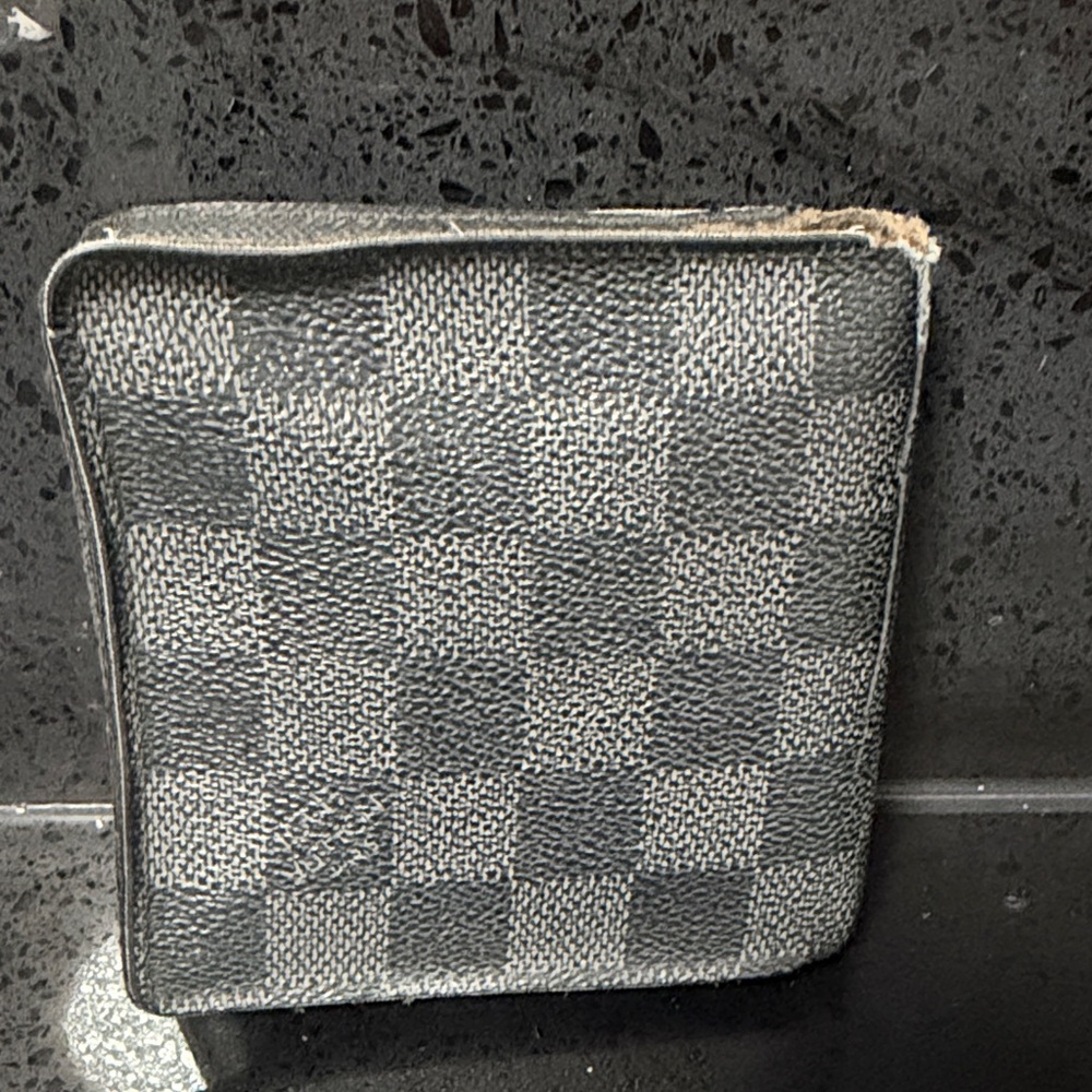 Louis Vuitton Men's Graphite Damier Black BiFold Wallet w Cert of Authenticity - Picture 3 of 10